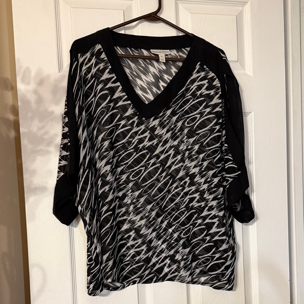 Dana Buchman Zigzag Black and White Blouse - Cold Shoulder